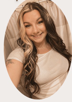 Larisa, team member at The Clean Edit Co.